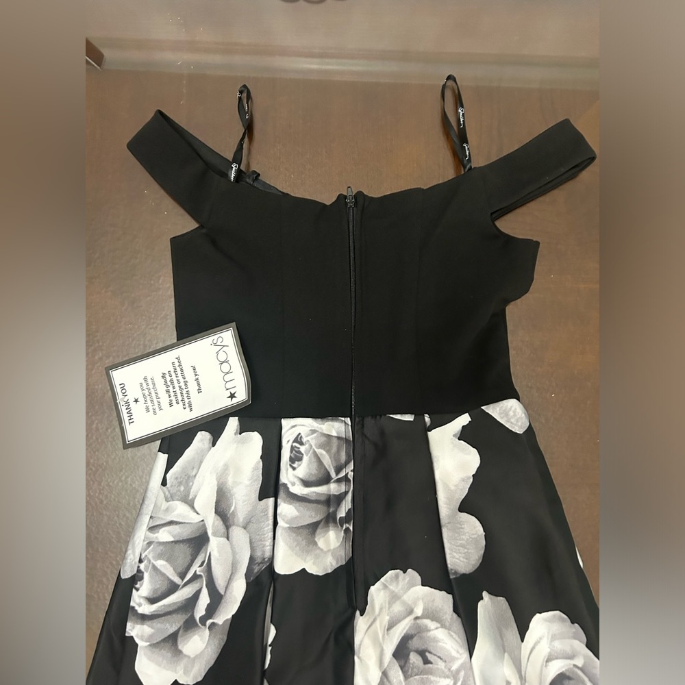 Dress - Picture 4 of 10
